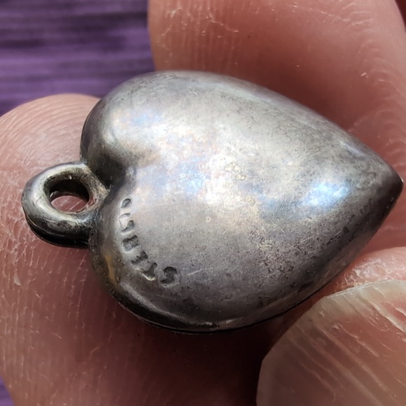 Antique sterling silver puffed heart charm - Picture 2 of 5